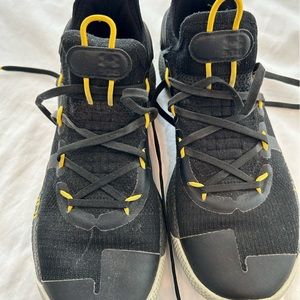 Stephen curry under armour size 7 basket ball shoes.